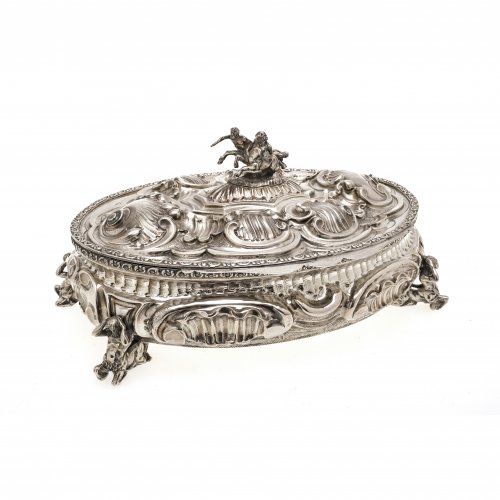 Tafelaufsatz. Silber. Mit Kentaurenritt als Bekrönung. Ca. 1790 g.