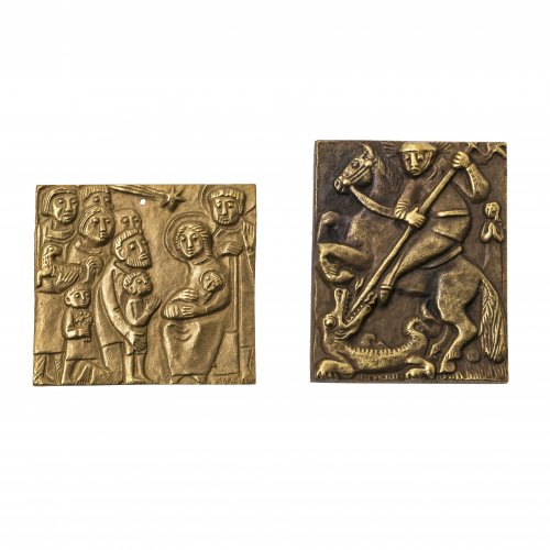 Zwei Bronzeplaketten. Hl. Georg und Anbetung der Hirten. 5,7 x 4,5 cm bzw. 4,8 x 5,2 cm.