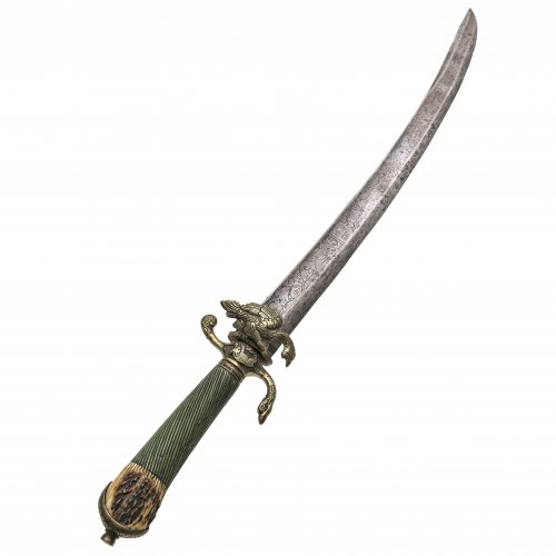 Jagdplaute. Gebogene Klinge, gefärbter Horngriff, Messing. L. 55 cm.