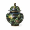 Cloisonné-Deckelvase. Japan, um 1900. Kupfer, farbig emailliert. Blütenzweig- und Vogeldekor. Deckelinnenrand best. H. 20 cm.