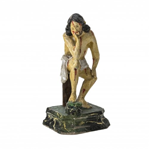 Christus in der Rast. Oberammergau, 19. Jh. Holz, farbig gefasst. Best. H. 15 cm.