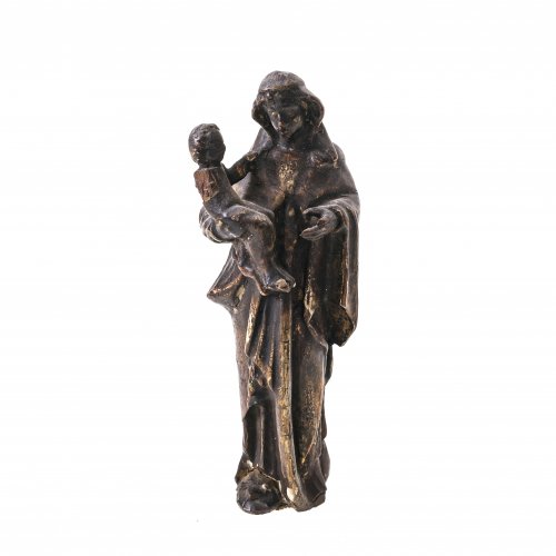 Altöttinger Madonna. Bayern, 18. Jh. Holz. Übergangene Farbfassung. Best. und Abrieb. Ein Arm des Jesuskindes fehlt. H. 17,5 cm.