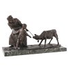 Möller, H. Mutter mit Kind und störrischem Kalb. Bronze, auf Marmorsockel montiert. Sign. H. Figurengruppe 18 cm.