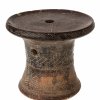 Hocker, Ton. Afrika. H. 23,5 cm.