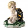 Putto mit Salamander. Entwurf Anton Klieber, um 1908. Ausführung Wiener Keramik. Heller Scherben, farbige Glasurbemalung. Min. best. Mit Prägestempel. H. 10,5 cm.