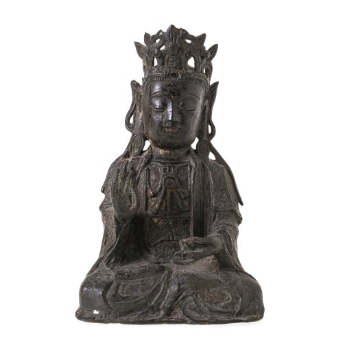 Bodhisattva. China, ca. 1. H. 17. Jh. Späte Ming-Kunst. Bodhisattva, sitzend. Bronze, Hohlguss. Lotossockel fehlend. Teilweise Gussmängel und Löcher. H. 20 cm.