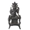 Thronender Bodhisattva. China, 18. Jh. Ch'ing-Kunst. Bodhisattva, wohl Kuan-Yin, mit Begleitfiguren. Bronze, Hohlguss, wohl mit Kern à cire perdue. Ein Sockelbein in Kupferblech ergänzt. H. 18 cm.