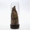 Gnadenbild. 19. Jh. Wallfahrtsmadonna, Gesichter aus Holz geschnitzt. Kleidung aus Textil. Besch. Geschlossener Glassturz. H. 20 cm.