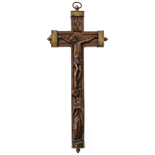 Reliquienkreuz. Oberammergau, 19. Jh. Buchsbaum, geschnitzt. Rückseitig Schieber mit Arma Christi, mit Inhalt. Leicht besch. L. 25 cm.