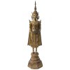 Buddha im Fürstenschmuck, Thailand. Ratanakosin. Bronze, über Schwarzlack vergoldet, gefüllt. Verwitterungsspuren. H. 69 cm.