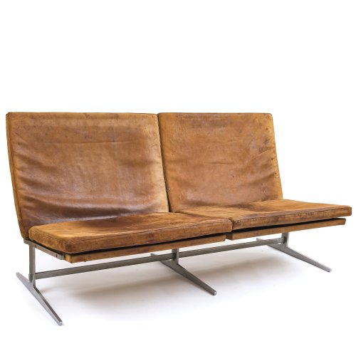 Lounge-Zweisitzer. Preben Fabricius & Jorgen Kastholm - BO-562/BO-561, 1963. Stahlgestell, Lederpolster. 1960er Jahre. Gebrauchsspuren. Ca. 78 x 150 x 67 cm.