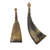 Zwei Pulverflaschen. Horn, geschnitzt. 19. Jh. L. 17-20 cm.