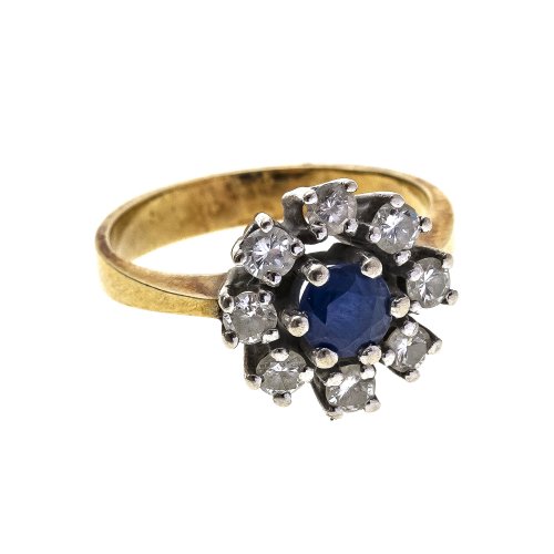 Ring mit Saphir und Brillantentourage, GG, WG (14 K), (8 Brillanten, zus. ca. 0,40ct). Leichte Tragespuren.