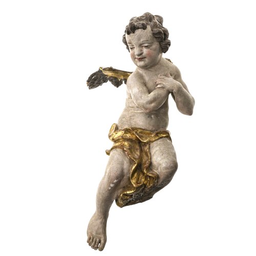 Putto. Holz, übergangene Inkarnat- und Goldfassung. Ein Flügel fehlt, best. H. ca. 60 cm.