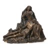 Pietà. Süddeutsch oder Böhmen 17./18. Jh. Holz, übergangene Fassung. Teile fehlen. 21 x 29 x 13 cm.