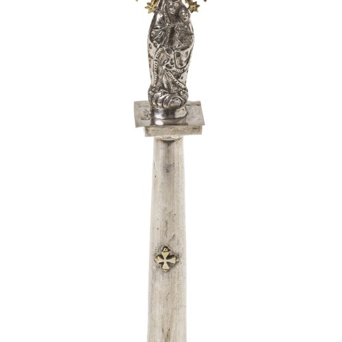 Mariensäule. Silber, Holzkern. Ein Stern (Strahlenkranz) fehlt. H. 19,5 cm.