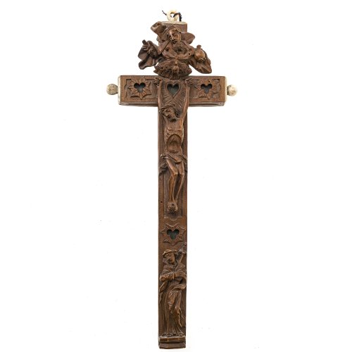 Reliquienkreuz. Oberammergau. Holz, geschnitzt. L. 36 cm.