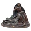 Pietà. Süddeutsch 19. Jh. Holz, übergangene Farbfassung. Best. 45 x 61 x 33 cm.