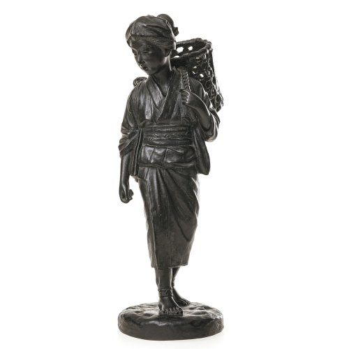 Frau mit Lastenkorb. Bronze. Japan. H. 35 cm.