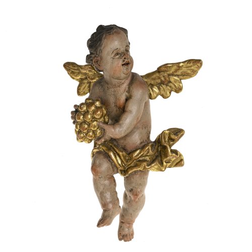 Putto mit Weintraube. Holz, übergangene Inkarnat- und Goldfassung. Leicht best. H. 33 cm.