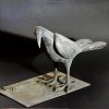 Reidel, Karl. Sitzender Rabe auf einen Käfer blickend. Bronze. 27 x 14,5 x 38 cm. Platte 21,3 x 33 cm. Sign. (gestempelt).