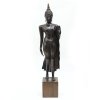 Schreitender Buddha. Stehend, Sukhotai-Stil, Thailand. Bronze, rep. H. 88 cm.