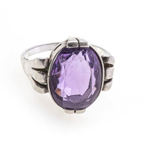 Ring. Amethyst, Silber. Tragespuren.