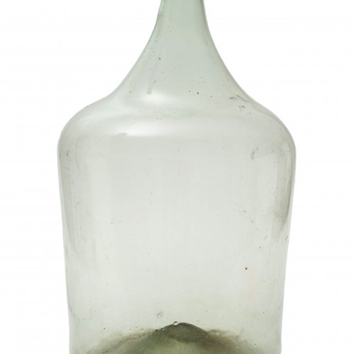 Flasche. Weiß/Grünes Gebrauchsglas. H. 41 cm.