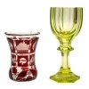 Pokal (Uranglas) und Becherglas mit Gravur. Best. H. 12 und 18,5 cm.