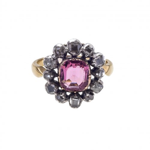 Ring mit Topas, Diamantentourage