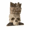 Memento Mori-Totenkopf mit Birett, Holz, Farbfassung, H. 16,5 cm.