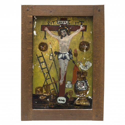 Hinterglasbild. Buchers/Sandl, 19. Jh. Christus am Kreuz mit Arma Christi. Tempera/Glas. Farbabrieb, Rückwand fehlt. 28,5 x 18,5 cm.