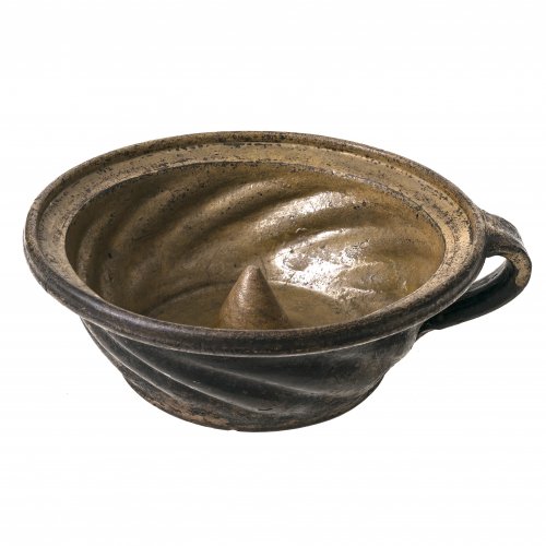 Guglhupfform. Irdenware, zweifarbig, ø 24 cm.