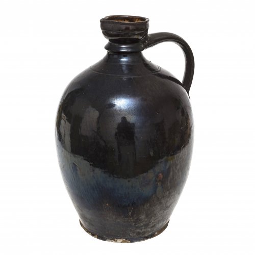 Henkelflasche (Blutzer). Kröning, Irdenware, schwarz glasiert. Minimal besch. H. 36 cm.