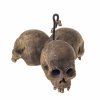 Memento mori - Dreiertotenkopf. Ton, farbig bemalt. Leicht best. H. 10 cm.