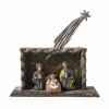 Kleine Krippe. Oberammergau, 19. Jh. Holz, geschnitzt, farbig bemalt. Christkind und Stern später.  Verändert. 18 x 18 x 6 cm.